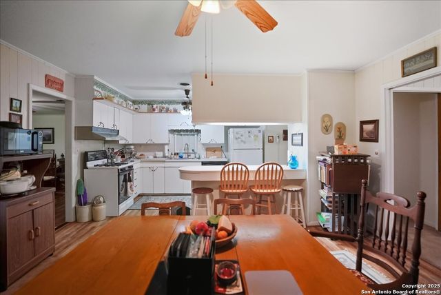 1000 Austin St., George West, TX 78022