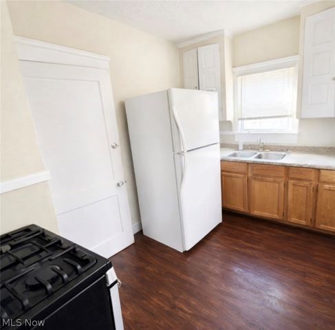 892 Paxton Road, Cleveland, OH 44108