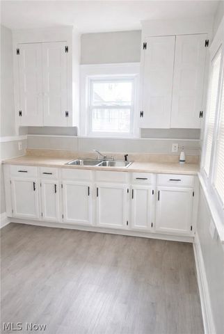 892 Paxton Road, Cleveland, OH 44108