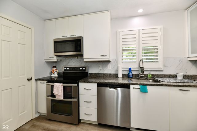 1310 Kings Cove Court, Indianapolis, IN 46260