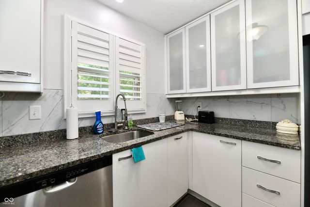 1310 Kings Cove Court, Indianapolis, IN 46260