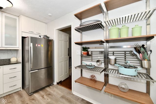 1310 Kings Cove Court, Indianapolis, IN 46260