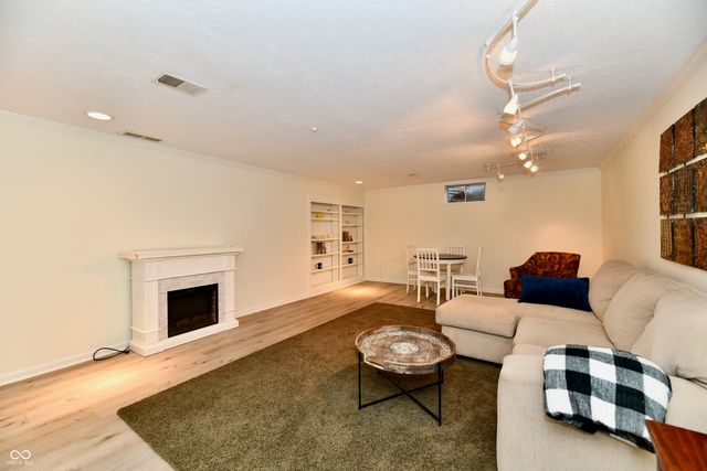 1310 Kings Cove Court, Indianapolis, IN 46260