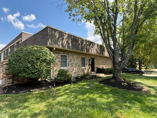1310 Kings Cove Court, Indianapolis, IN 46260