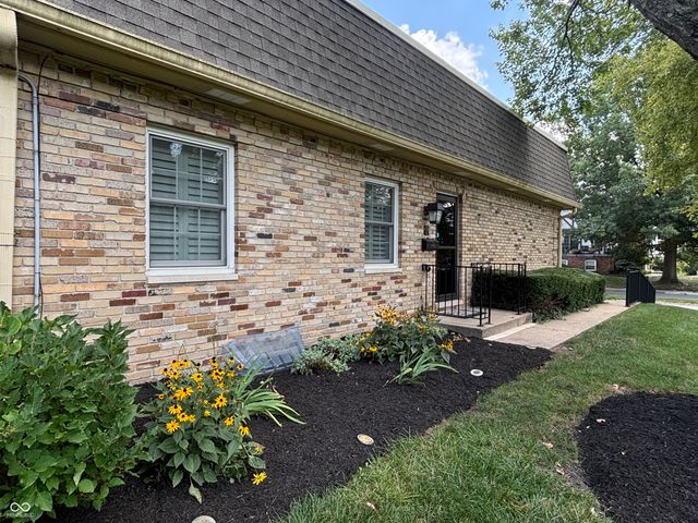 1310 Kings Cove Court, Indianapolis, IN 46260