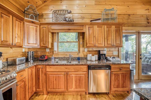 1447 Grandeur Drive, Blue Ridge, GA 30513