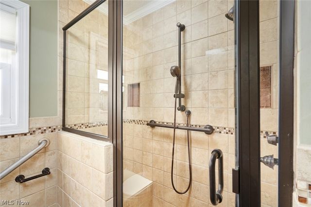 122 Fenton Avenue, Mogadore, OH 44260