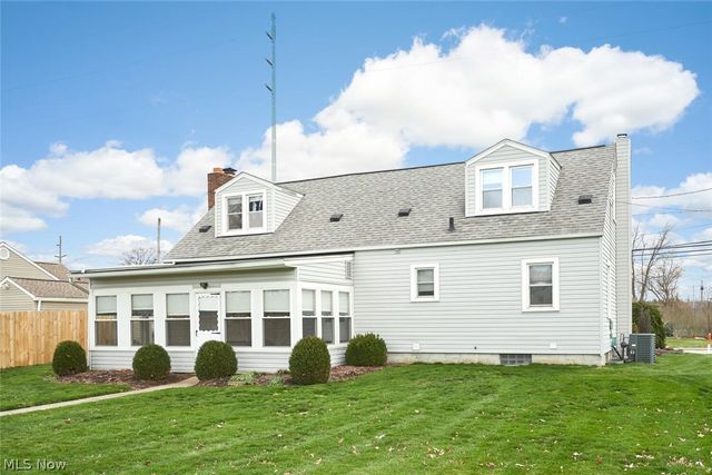 122 Fenton Avenue, Mogadore, OH 44260