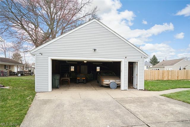 122 Fenton Avenue, Mogadore, OH 44260