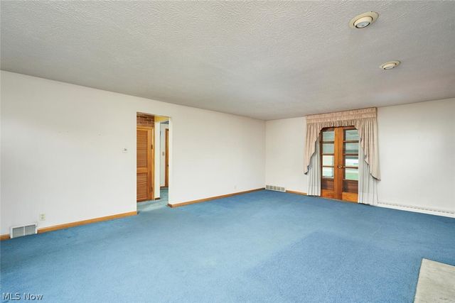 122 Fenton Avenue, Mogadore, OH 44260