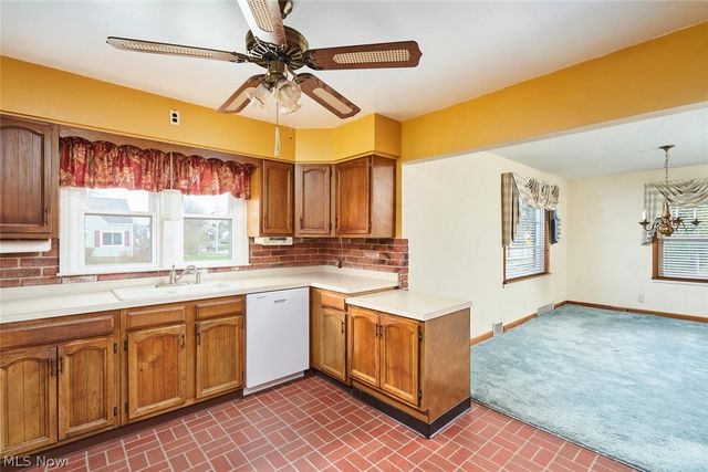 122 Fenton Avenue, Mogadore, OH 44260