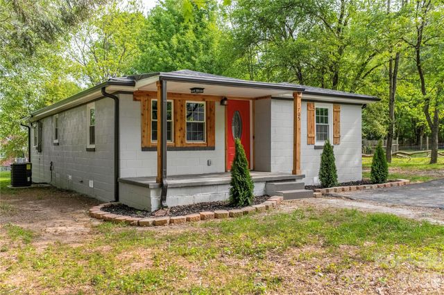 1705 E Cloaninger Avenue, Statesville, NC 28625