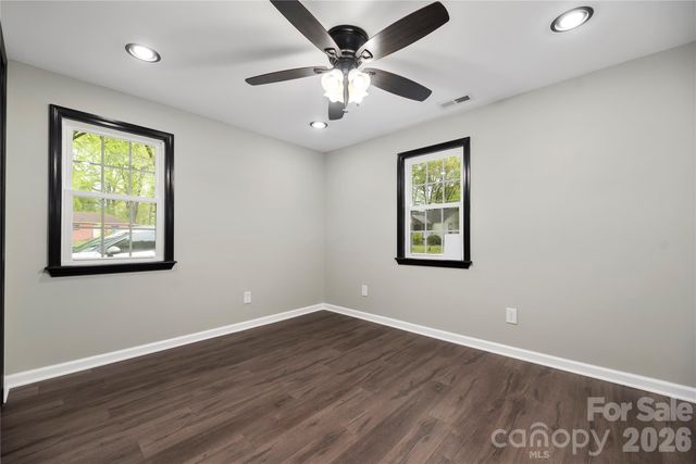 1705 E Cloaninger Avenue, Statesville, NC 28625