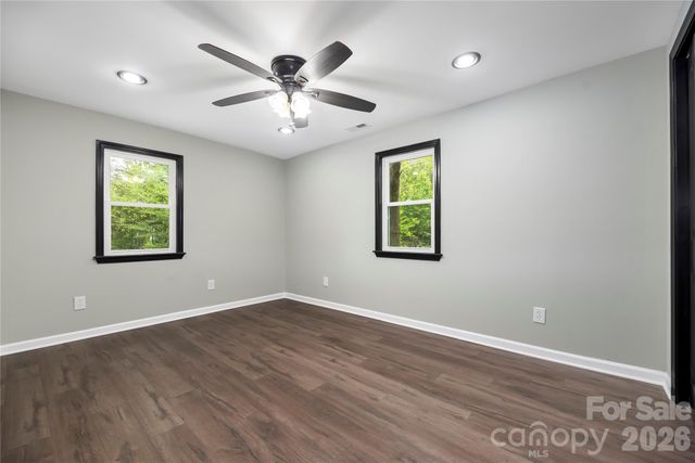 1705 E Cloaninger Avenue, Statesville, NC 28625