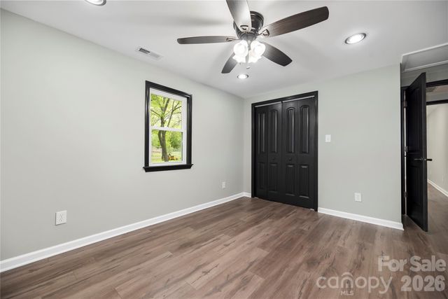 1705 E Cloaninger Avenue, Statesville, NC 28625