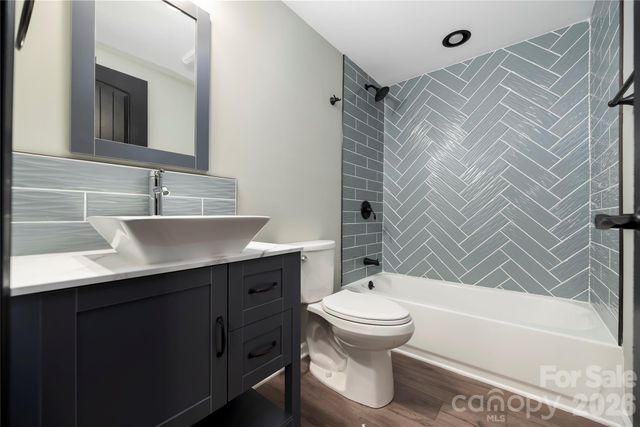 1705 E Cloaninger Avenue, Statesville, NC 28625