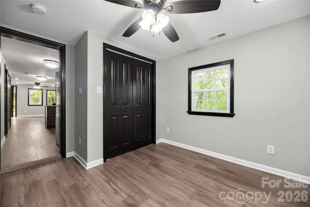 1705 E Cloaninger Avenue, Statesville, NC 28625