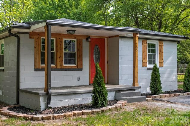1705 E Cloaninger Avenue, Statesville, NC 28625
