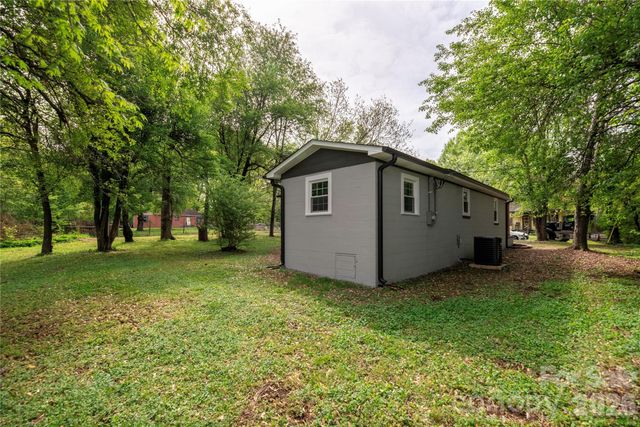 1705 E Cloaninger Avenue, Statesville, NC 28625