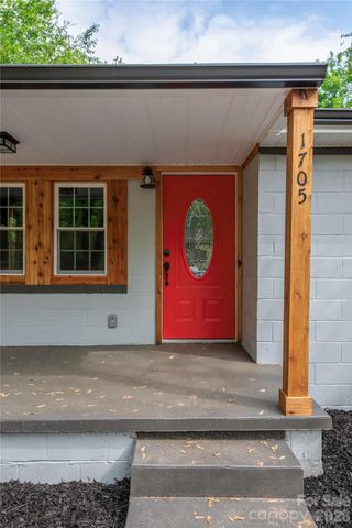 1705 E Cloaninger Avenue, Statesville, NC 28625
