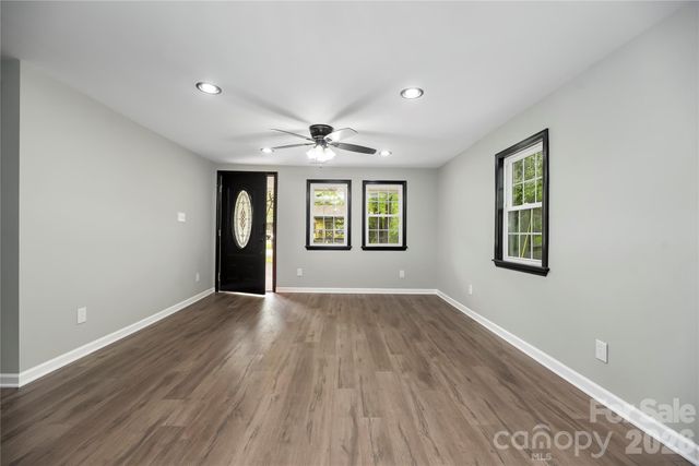 1705 E Cloaninger Avenue, Statesville, NC 28625