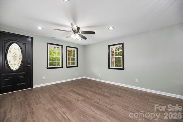 1705 E Cloaninger Avenue, Statesville, NC 28625