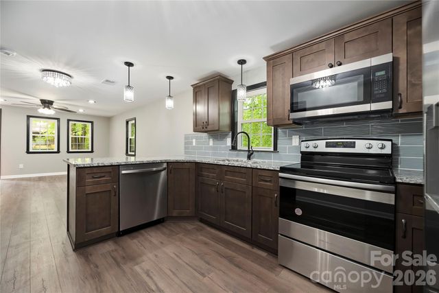 1705 E Cloaninger Avenue, Statesville, NC 28625