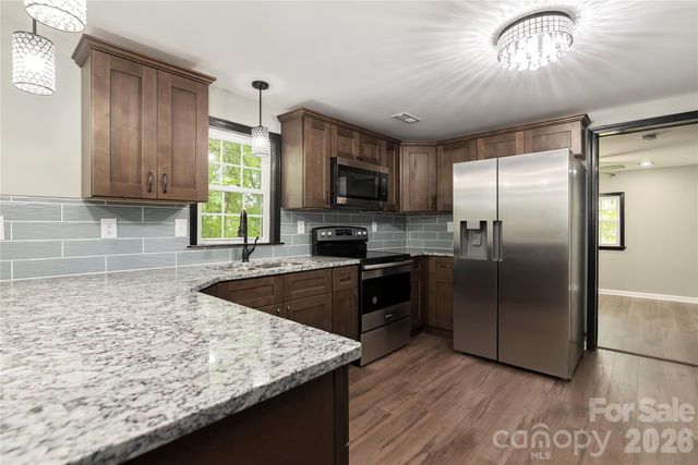 1705 E Cloaninger Avenue, Statesville, NC 28625