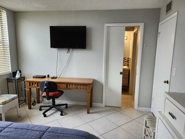 450 Egret Circle, Delray Beach, FL 33444