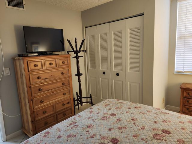 450 Egret Circle, Delray Beach, FL 33444