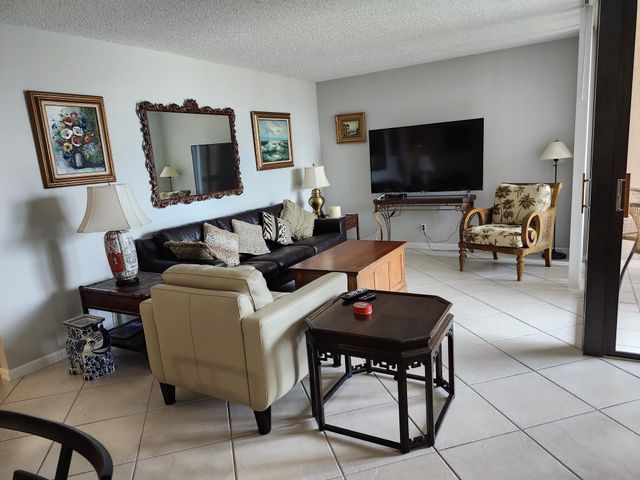 450 Egret Circle, Delray Beach, FL 33444