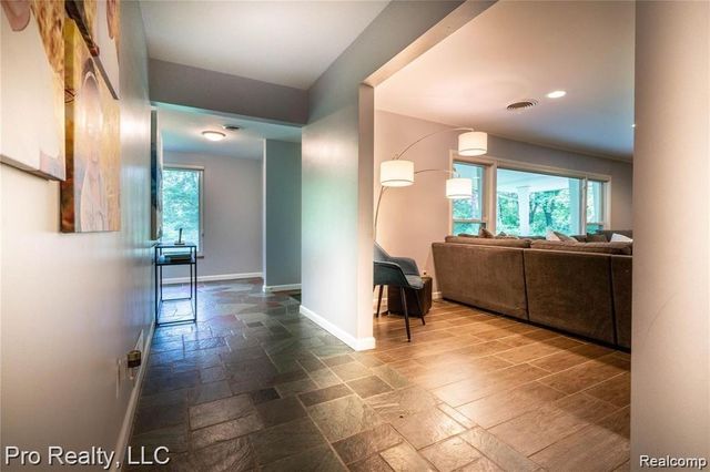 3975 Brookside Drive, Bloomfield Hills, MI 48302