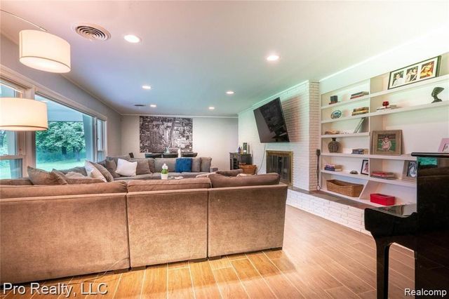 3975 Brookside Drive, Bloomfield Hills, MI 48302