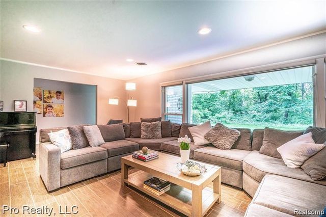 3975 Brookside Drive, Bloomfield Hills, MI 48302