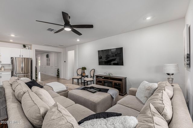 17140 W RUNNING DEER Trail, Surprise, AZ 85387