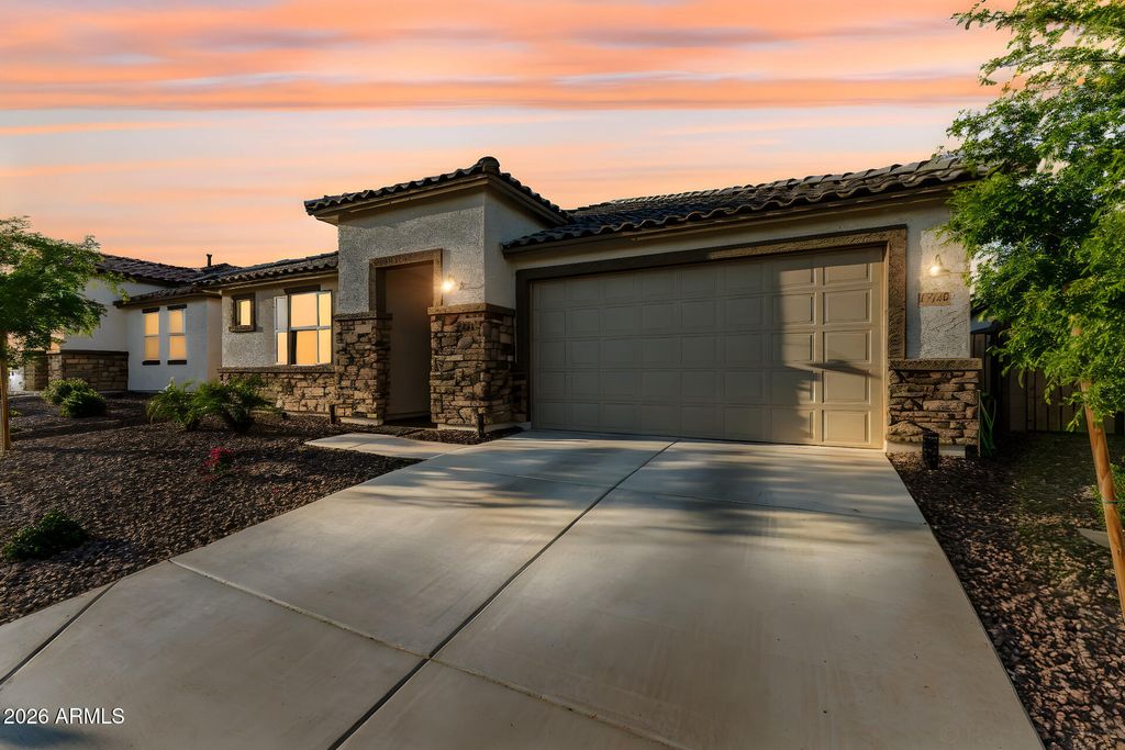 17140 W RUNNING DEER Trail, Surprise, AZ 85387