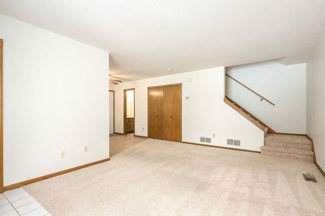 7630 13th Street N, Oakdale, MN 55128