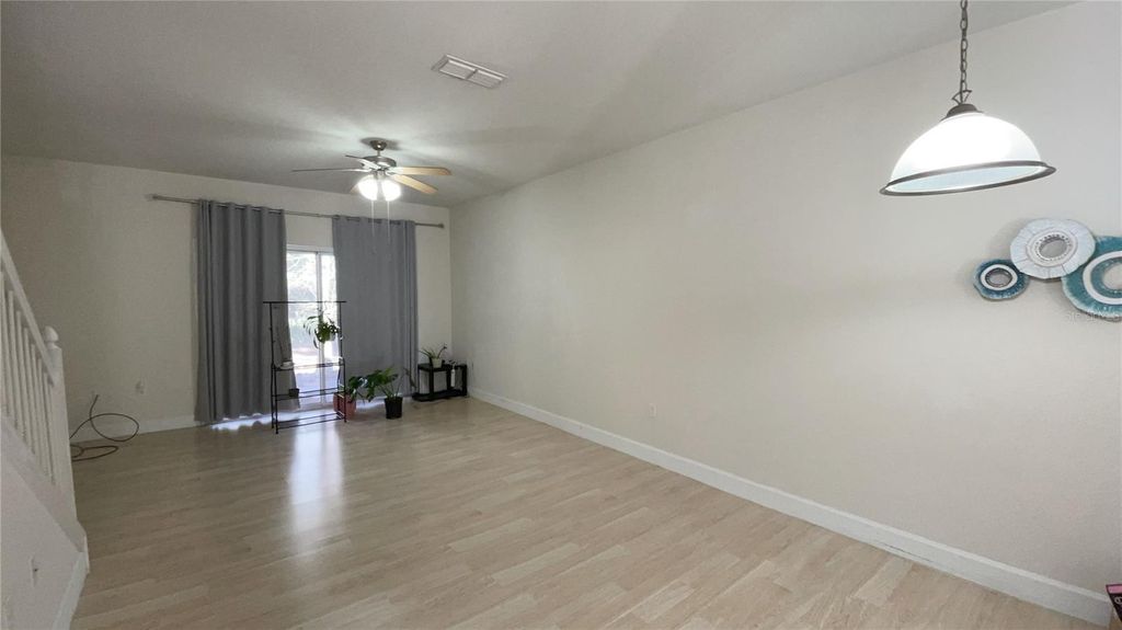 Image 5 of property listing at 859 NW 21ST AVENUE 859, Gainesville, FL 32609