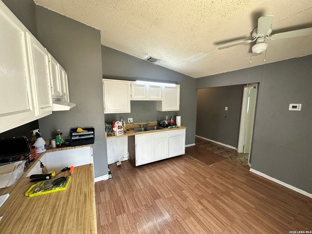 9207 OLD SKY HBR, San Antonio, TX 78242