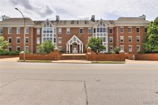 450 E Lockwood Avenue 302, Webster Groves, MO 63119