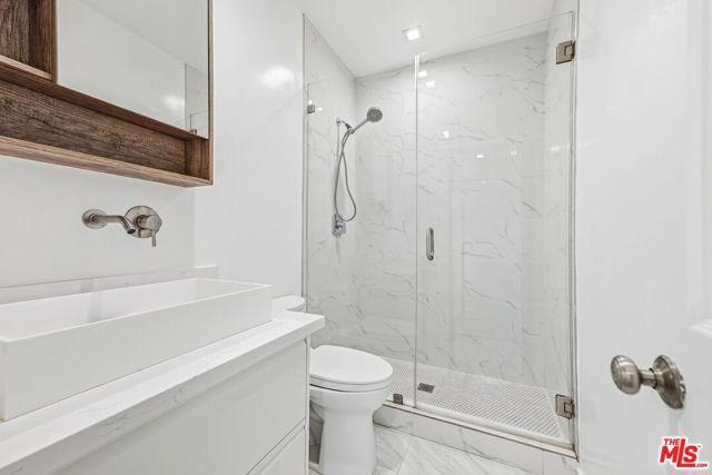 11652 Chenault Street 14, Los Angeles, CA 90049