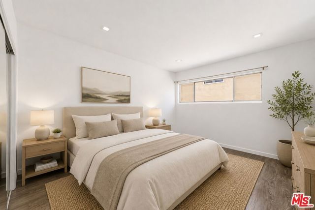 11652 Chenault Street 14, Los Angeles, CA 90049