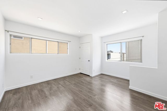11652 Chenault Street 14, Los Angeles, CA 90049