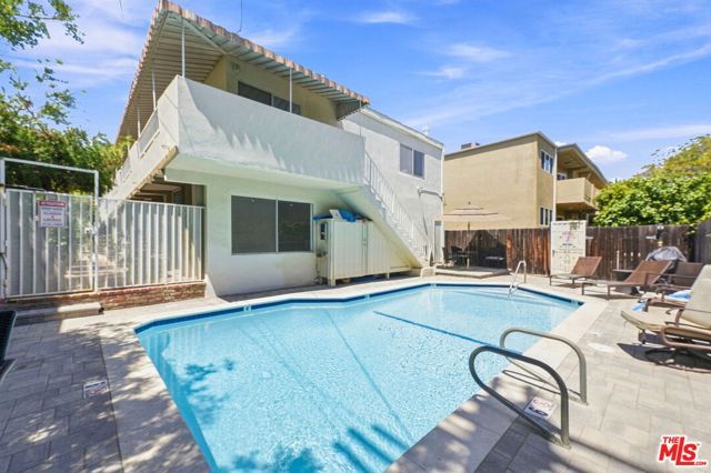 11652 Chenault Street 14, Los Angeles, CA 90049