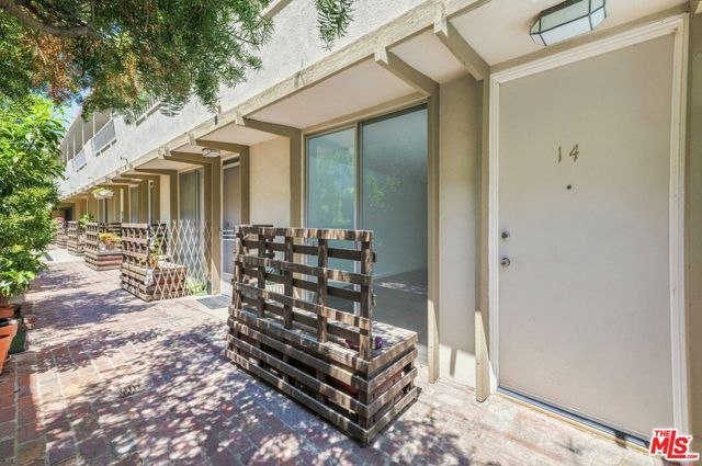11652 Chenault Street 14, Los Angeles, CA 90049