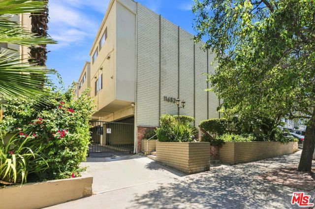 11652 Chenault Street 14, Los Angeles, CA 90049