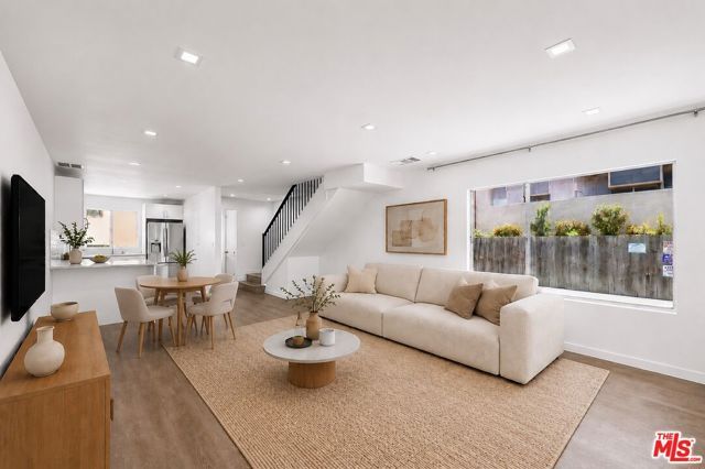 11652 Chenault Street 14, Los Angeles, CA 90049