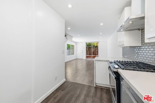 11652 Chenault Street 14, Los Angeles, CA 90049