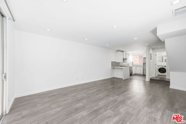 11652 Chenault Street 14, Los Angeles, CA 90049