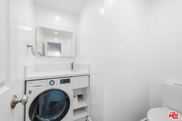 11652 Chenault Street 14, Los Angeles, CA 90049